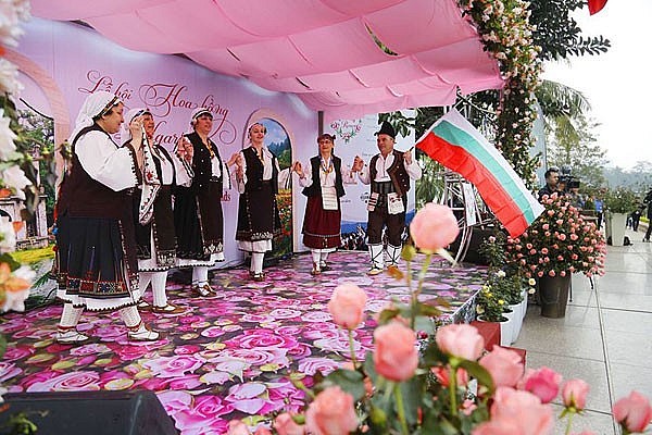 Ambassador Marinela Petkova Honored for her Contribution to Vietnam - Bulgaria Friendship