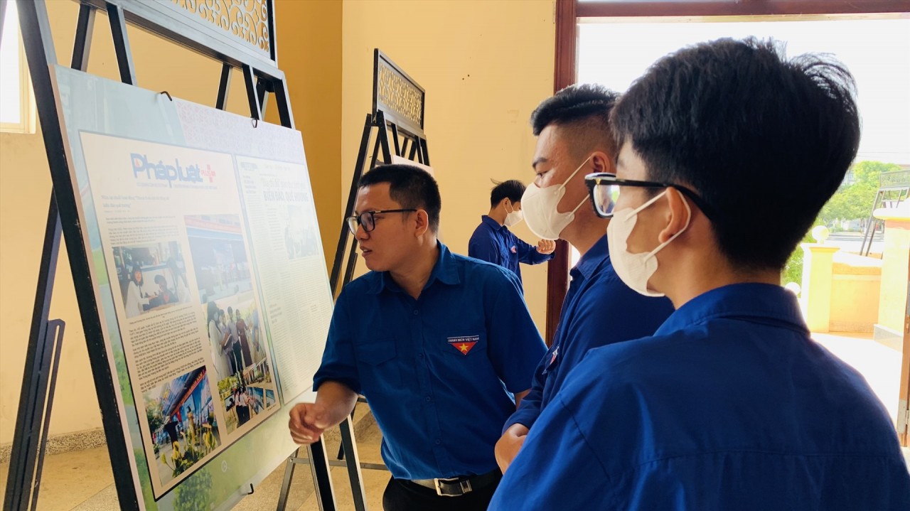Exhibition About Hoang Sa Attract Youth in Quang Nam