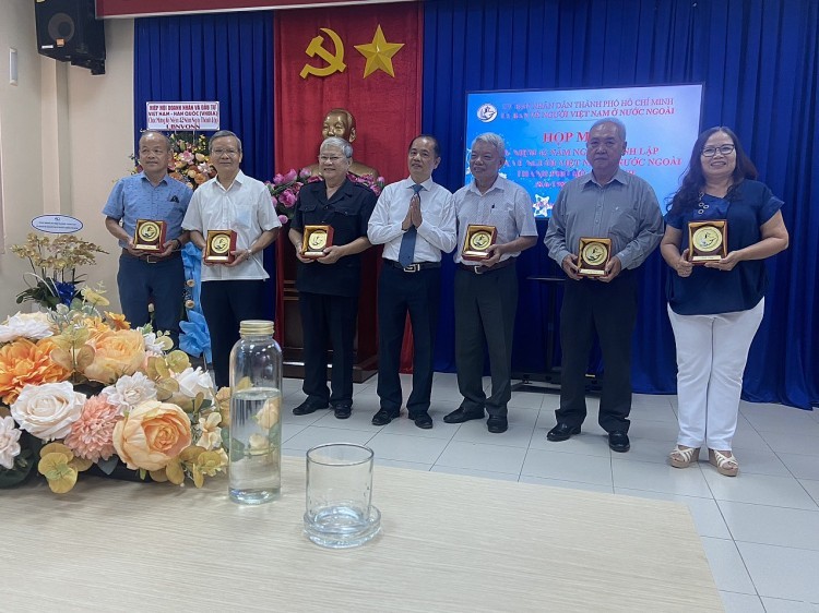 A “Bridge” to Attract and Promote Overseas Vietnamese Resources