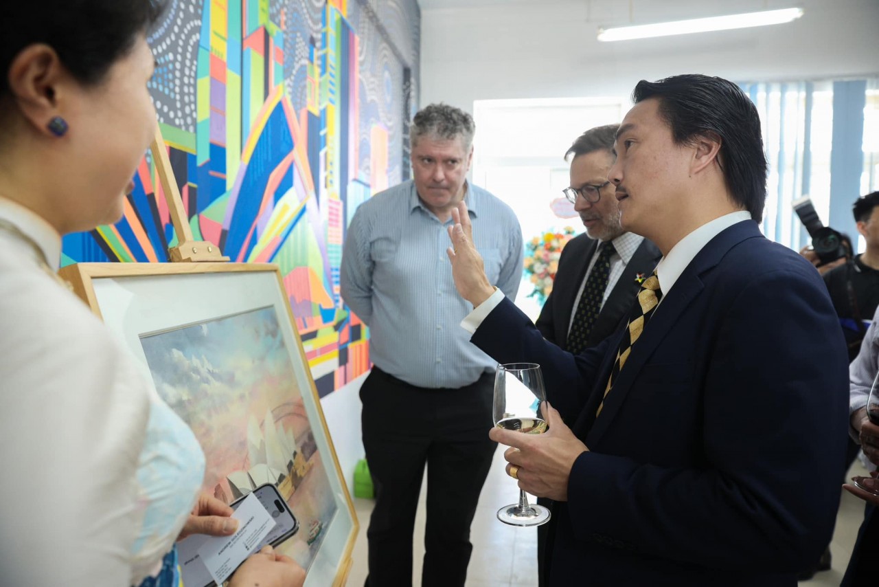 The mural is 2m60 high and 7m20 long. Source: Nguyen Thu Thuy