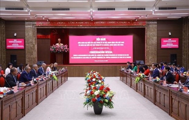 Hanoi Fosters Close Ties with Havana
