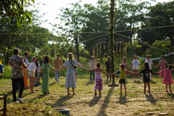 [Photo] Swedish Midsummer Day Marked in Hanoi