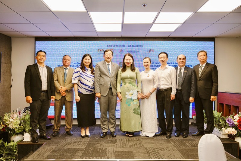 Delegates pose for a group photo. Photo: HUFO
