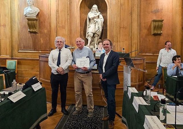 French associates, on behalf of two Vietnamese scientists who were unable to attend, introduced their research projects at the honoring ceremony. Photo: NDO