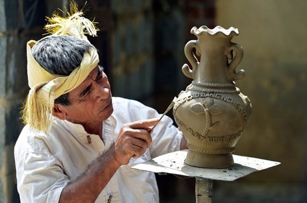 Cham pottery products are mainly household utensils, religious objects, and fine art works, including jars, pots, trays, and vases. They are made by women and viewed as an expression of individual creativity based on the knowledge transmitted within the community. Instead of using a turntable, the women revolve around the piece to shape it. Photo: VNA