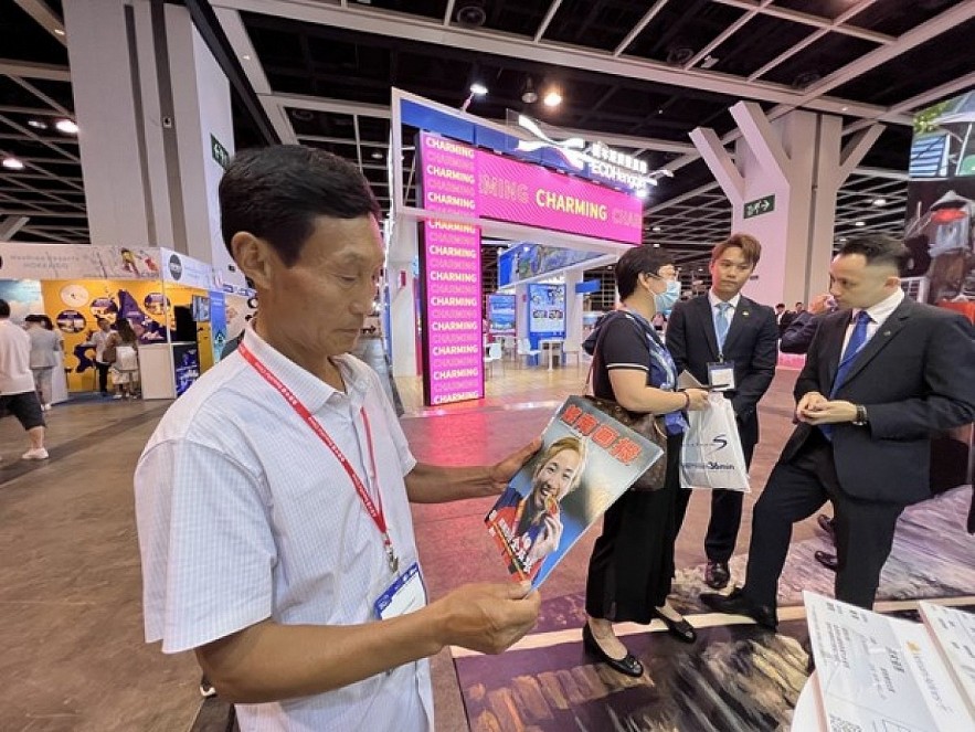 At the Vietnamese booth. (Photo: VNA)