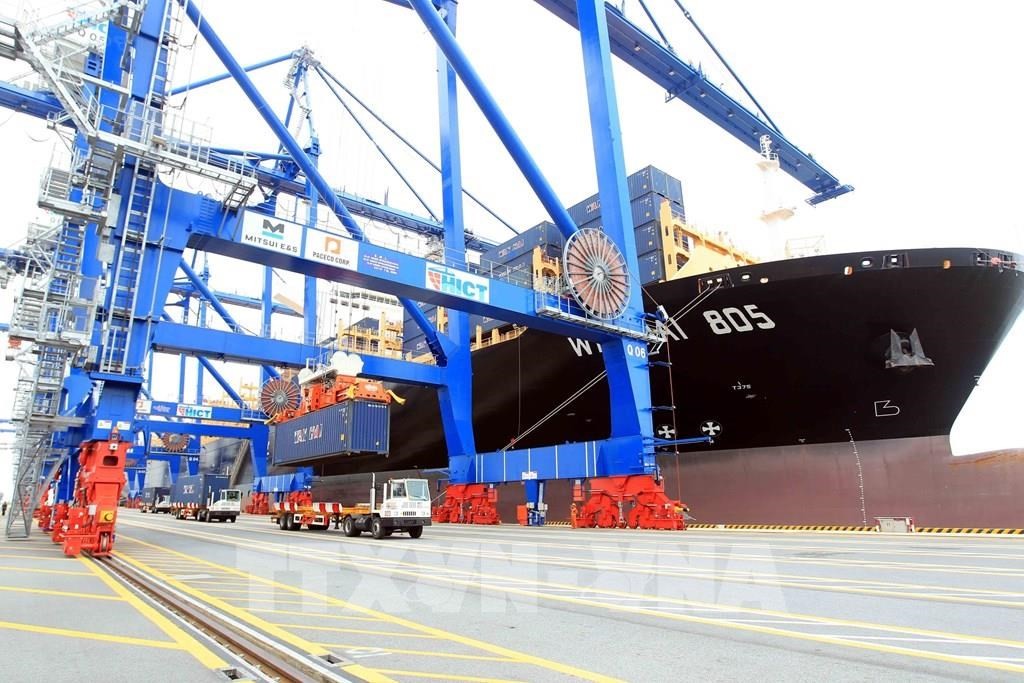 Loading and unloading activities at Hai Phong port. Photo: VNA