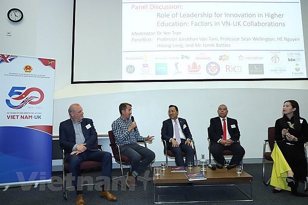 Speaker at the seminar in London on June 19 (Photo: VNA)