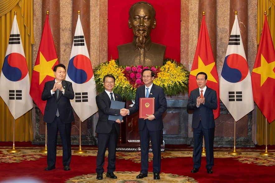Vietnam and RoK Signed Memorandum of Understanding on Sending and Receiving Workers