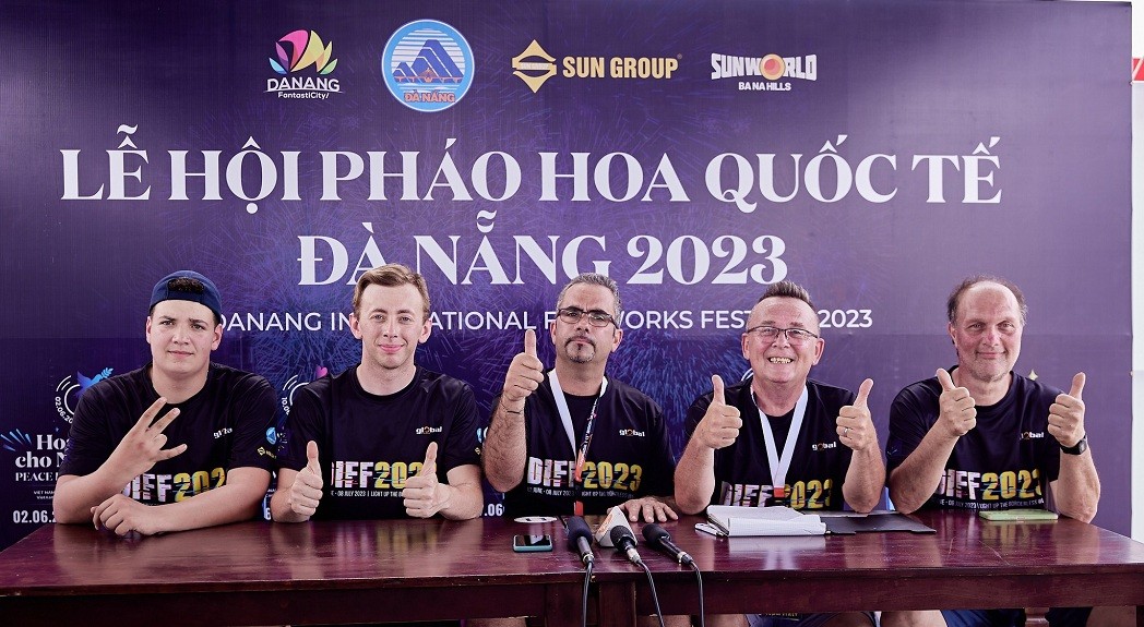 Italian team Martarello. Source: DIFF - Danang International Fireworks Festival/FB