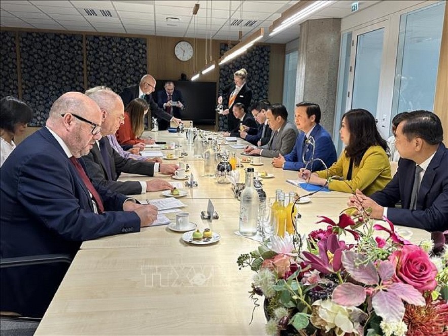 Vietnam and Netherlands Seek to Boost Ties