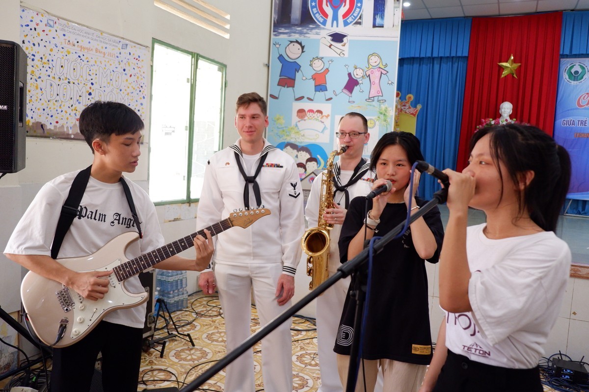 Sailors on Navy Aircraft Carrier Visit Orphans in Da Nang City