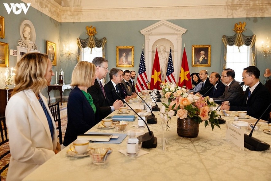 Secretary of State Antony Blinken and other US official hold a working session with the delegation of the Party Central Committee’s Commission for External Relations led by its head Le Hoai Trung, in Washington D.C.