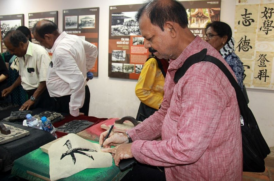 Indian Friends Visit Quoc Tu Giam, Try Woodblock Printing