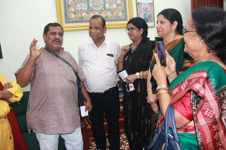 Indian Friends Visit Quoc Tu Giam, Try Woodblock Printing
