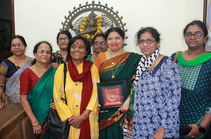 Indian Friends Visit Quoc Tu Giam, Try Woodblock Printing