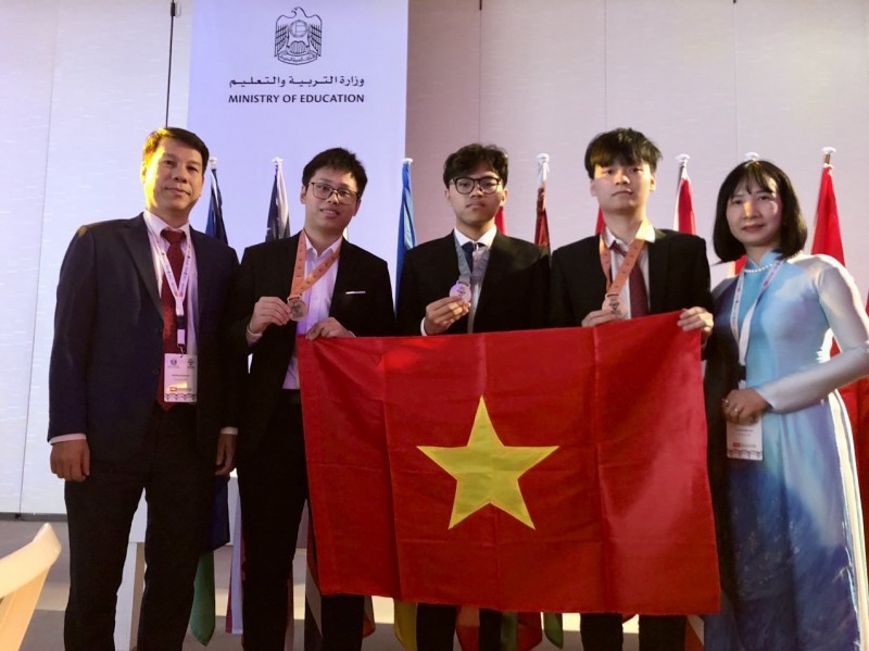 A delegation of Vietnamese students participate in the 2023 International Biology Olympiad.  Photo: CAND