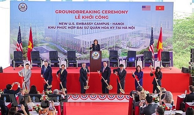 The US and Vietnamese officials at the ground breaking ceremony of a new US Embassy campus in Hanoi. (Photo: VNA)