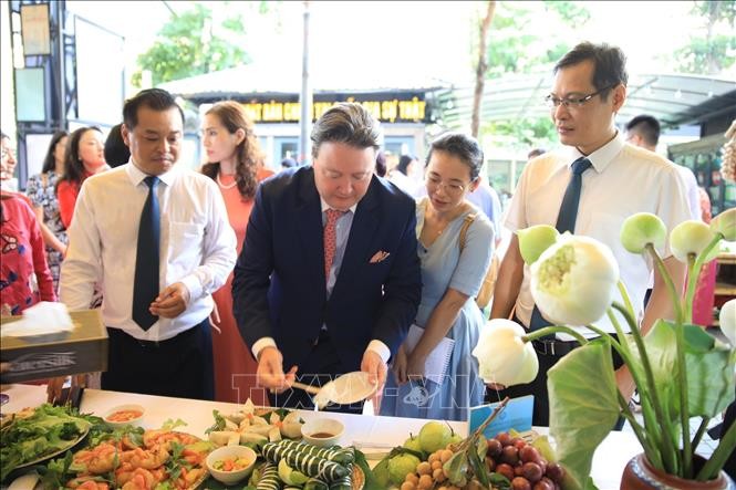 Vietnam - US Culture Friendship Day Held in Hanoi