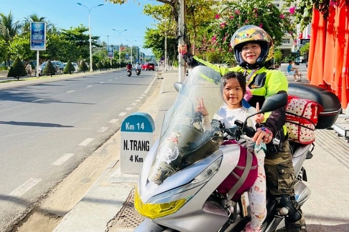 Grandmother And Granddaughter Conquer Vietnam’s Beautiful Sea Routes