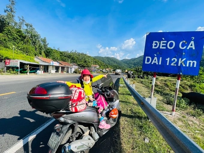Grandmother And Granddaughter Conquer Vietnam’s Beautiful Sea Routes