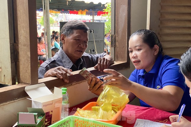 Da Nang 'Blue shirt' Youth Support Needy People in Laos