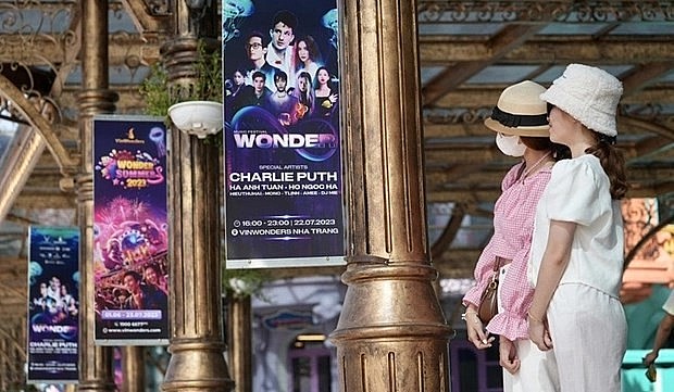 Visitors to the Vinpearl Nha Trang complex, the venue of the 8Wonder Music Festival on July 22 evening. (Photo: tuoitre.vn)