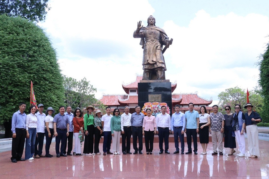 VUFO's Delegates Visit Quang Trung Museum in Binh Dinh Province