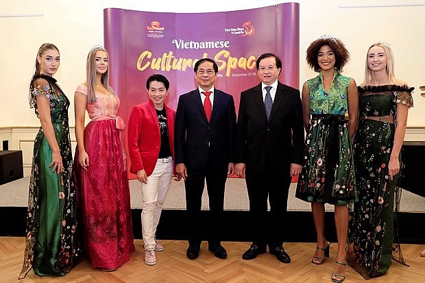 Vietnam News Today (Jul. 24): President's Visit Shows Close Ties Between Vietnam, Austria