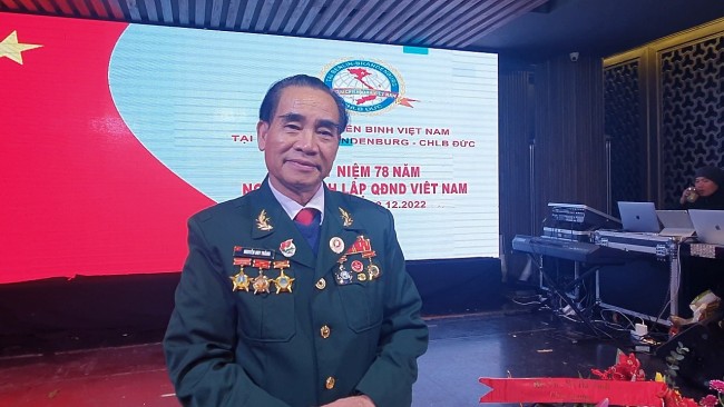 Viet Expat Returns to Find Lost Graves of Heroic Martyrs