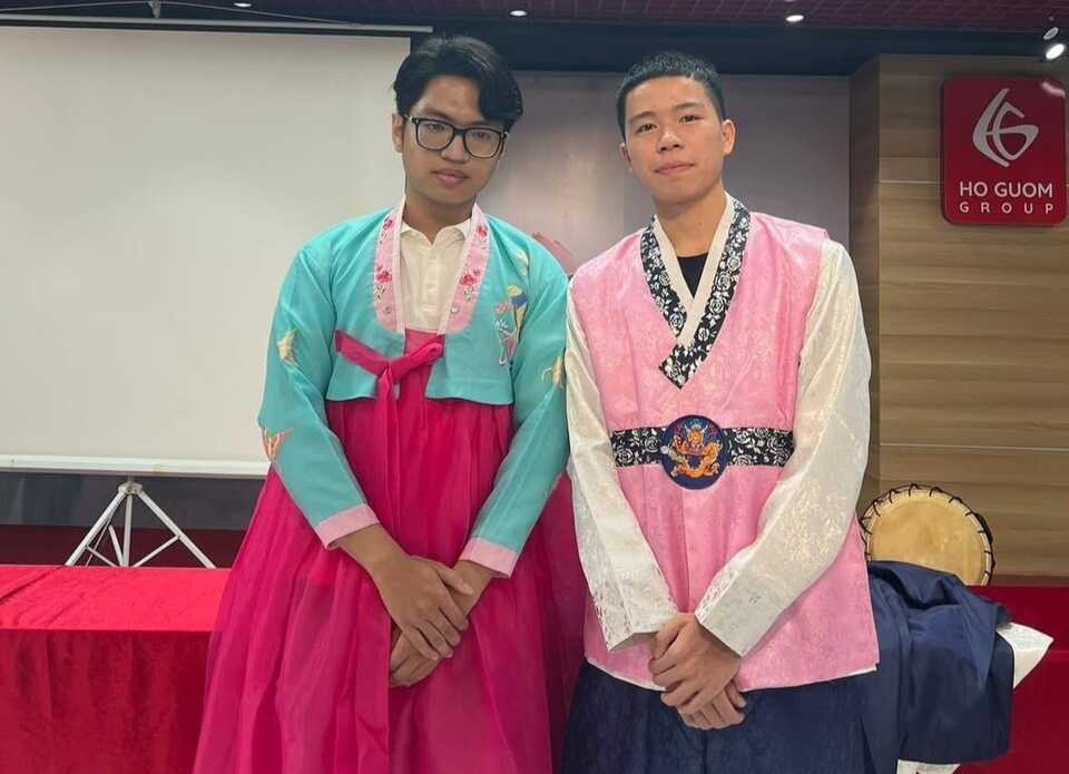 Vietnamese Students Experience Korean Culture