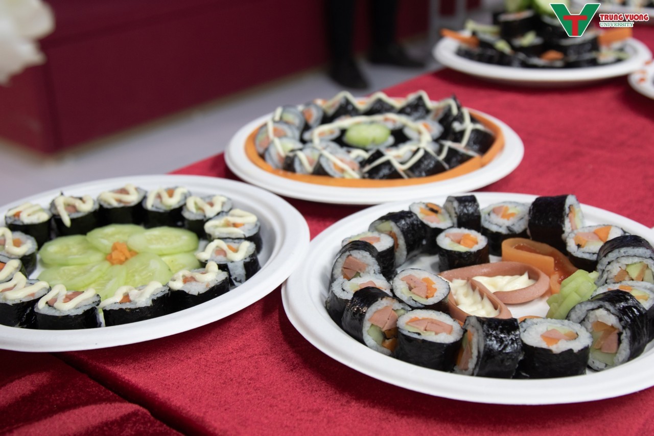 Vietnamese Students Experience Korean Culture
