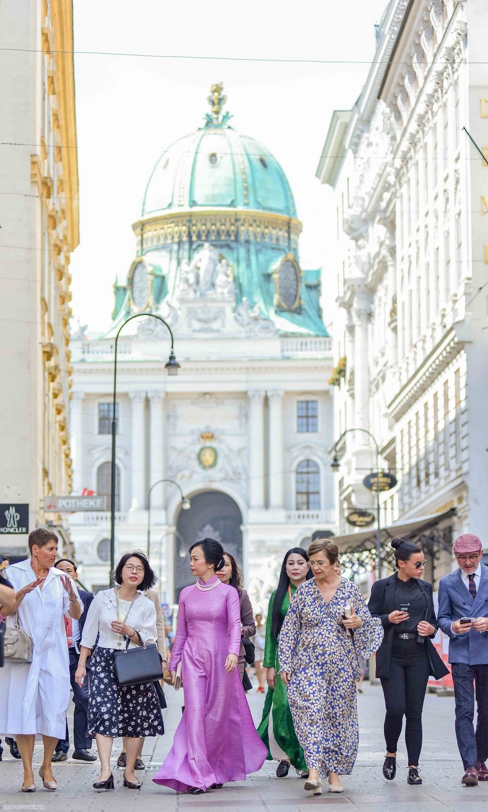 Vietnamese State President's Spouse Explore Culture, History of Austria, Italy