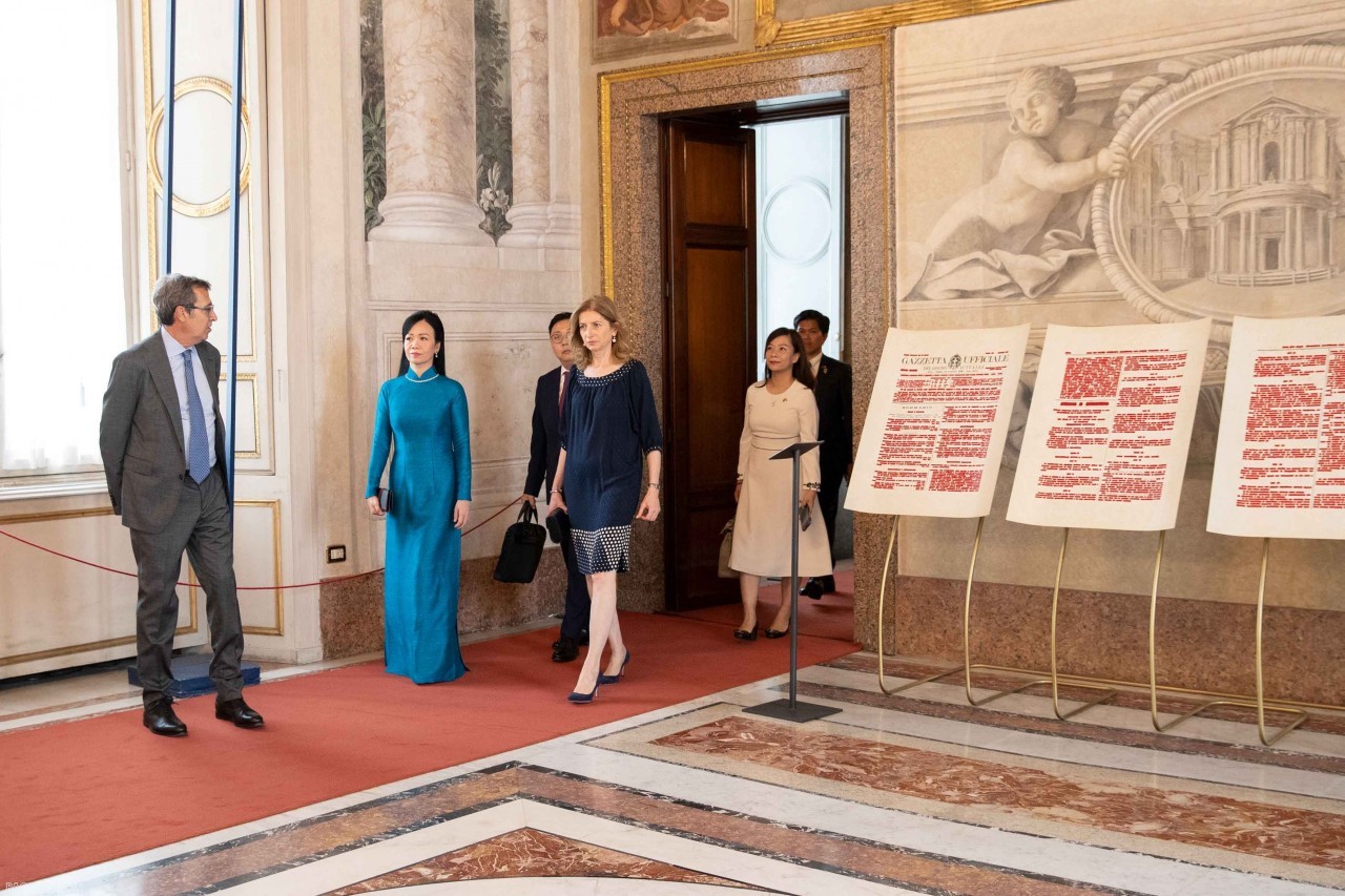 Vietnamese State President's Spouse Explore Culture, History of Austria, Italy