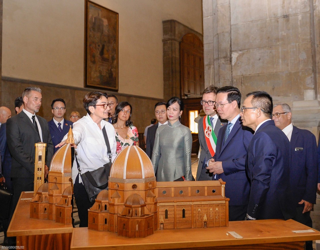 Vietnamese State President's Spouse Explore Culture, History of Austria, Italy