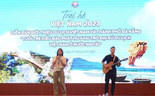 The camp is an occasion for overseas Vietnamese (OV) youths to experience Vietnamese culture, history and heroic tradition. (Photo: VNA)