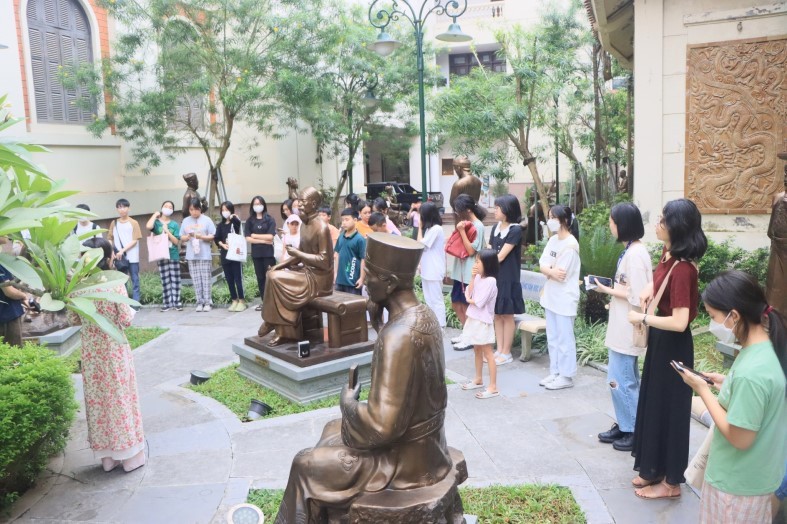 Explore The Space Of Vietnam Literature Museum