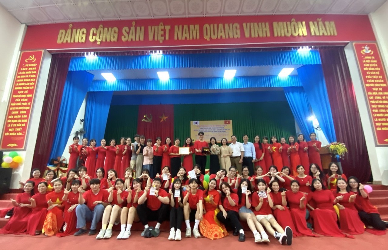 Korean Teenagers Spark Hai Duong Students Digital Passion