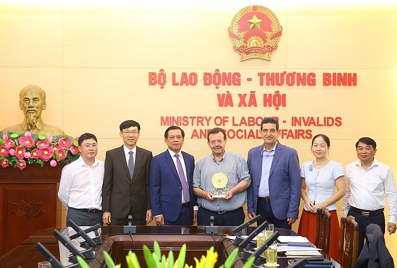 Greece to Create Favorable Conditions for Vietnamese Workers