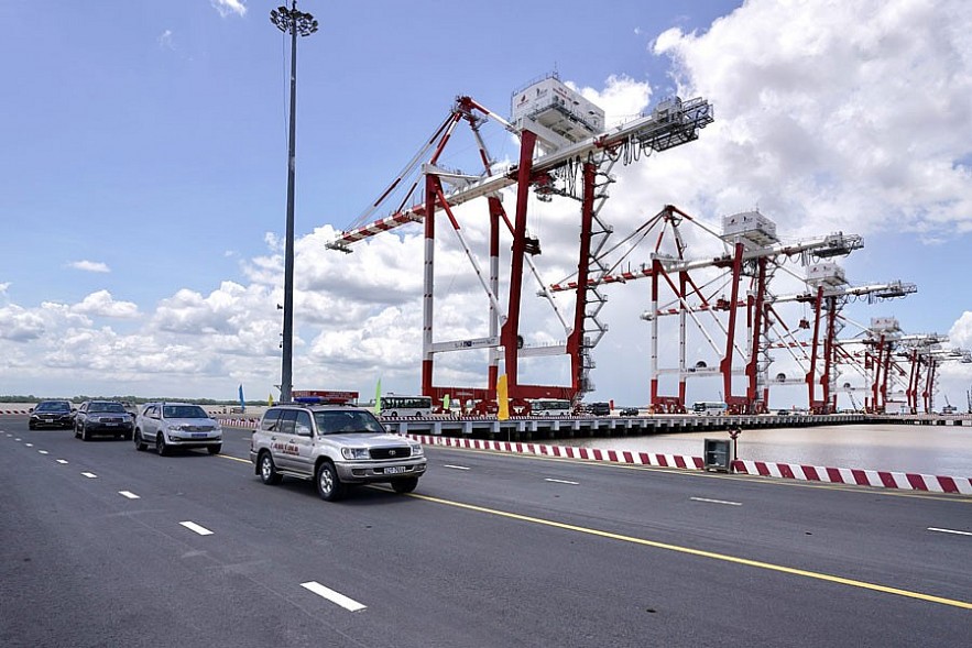 Long An International Port Signs MoU with California’s Port of Oakland