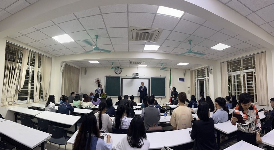 Young Vietnamese Explore the Persian World Thanks to Language Course