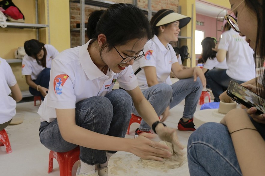 More Opportunities for Female Students of Ethic Minorities to Continue Education