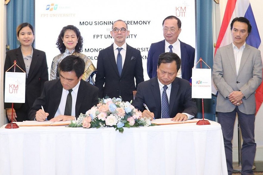 Viet and Thai Students Seize New Opportunities in Academic and Culture Exchange