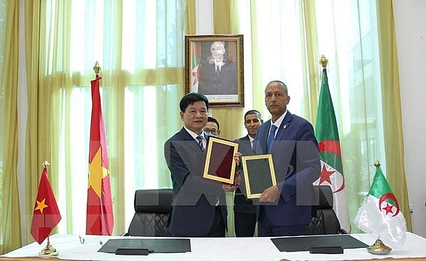 At the the signing ceremony (Photo:VNA)