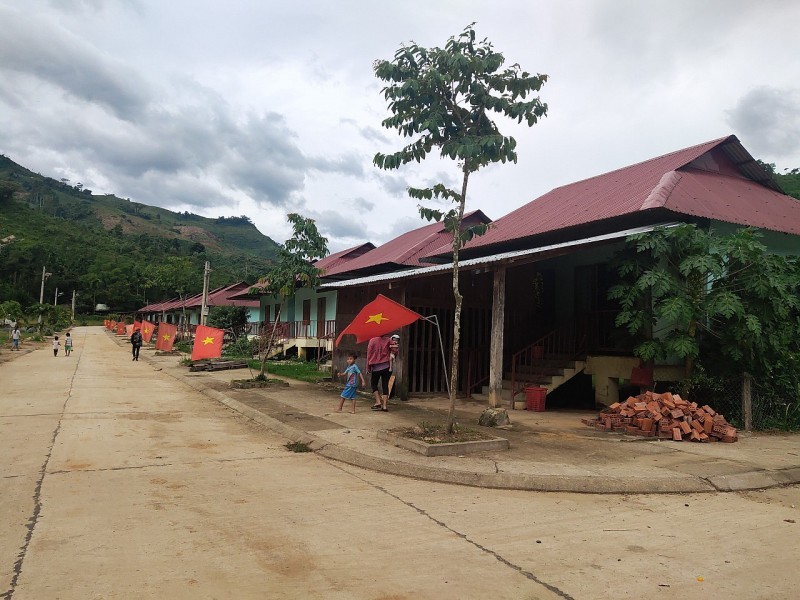 Bang La Residential Area in Quang Nam Province: Out of The Mud and into A New Life