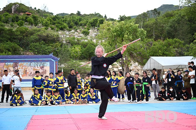 Belgium Athlete Skilled in Viet Martial Arts