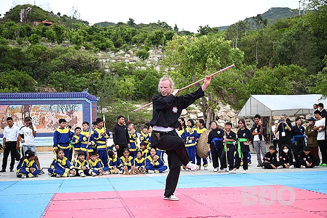 Belgium Athlete Skilled in Viet Martial Arts