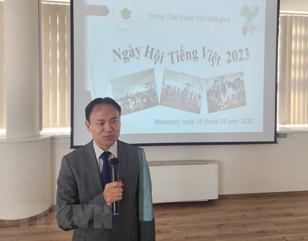 Vietnamese-Language Centre in Hungary Begins New School Year