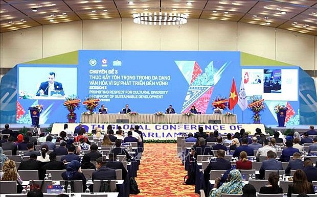 An overview of the third session on promoting respect for cultural diversity in support of sustainable development. (Photo: VNA)