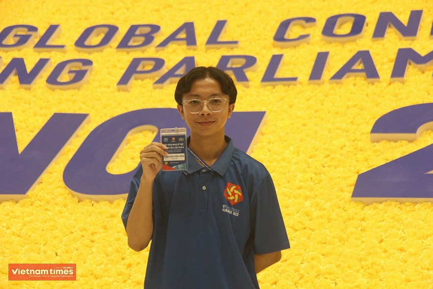 Vietnamese Young Volunteers Impress International Delegates with Hospitality